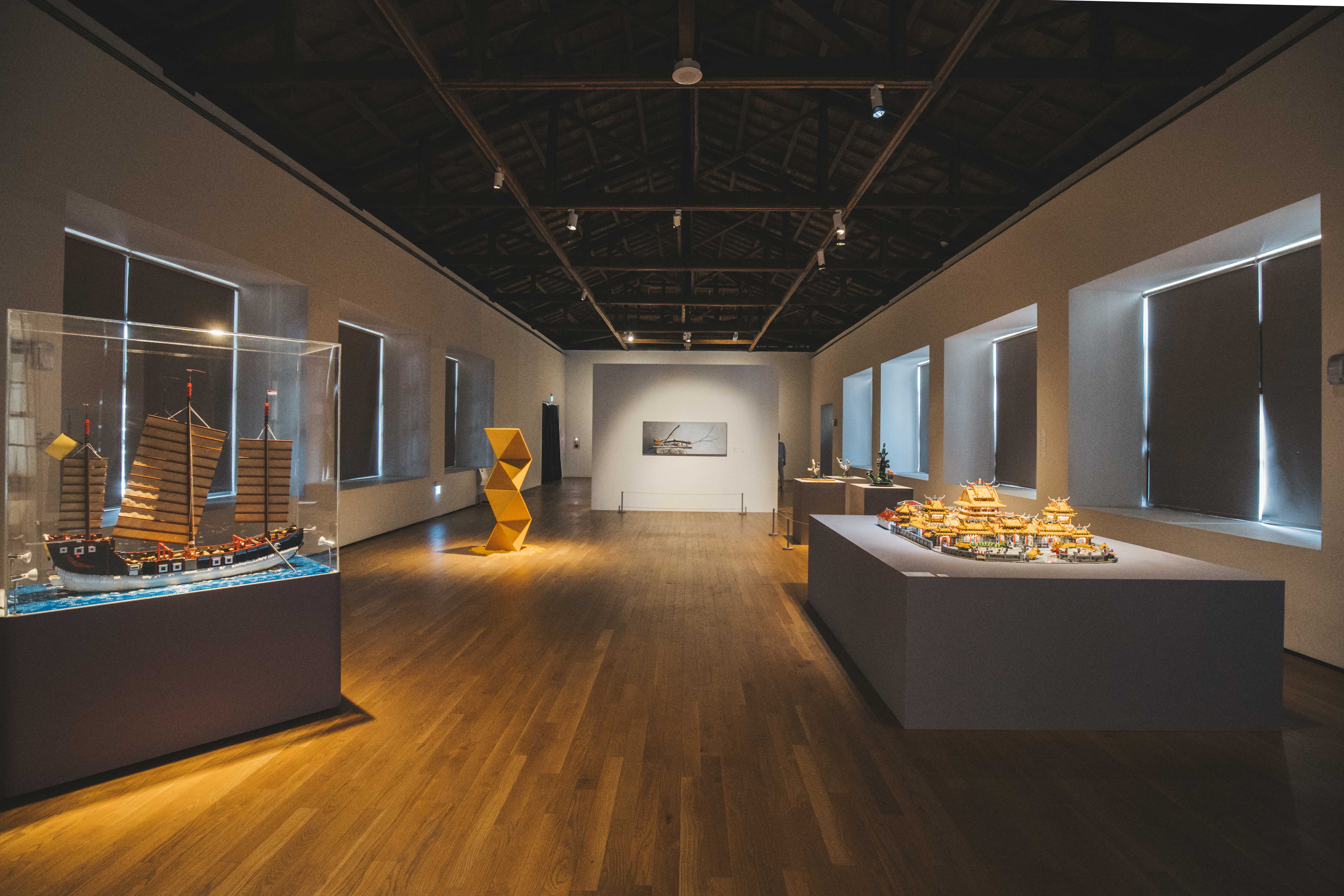 I展間